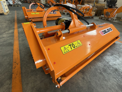 triturador com deslocamento hidraulico para trator de pomar mod jaguar 170