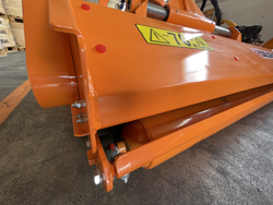 triturador com deslocamento hidraulico para trator de pomar mod jaguar 170