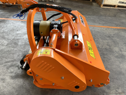 triturador com deslocamento hidraulico para trator de pomar mod jaguar 170