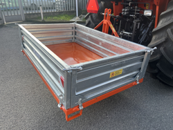 caixa basculante para transporte de mercadorias com trator mod t 2000